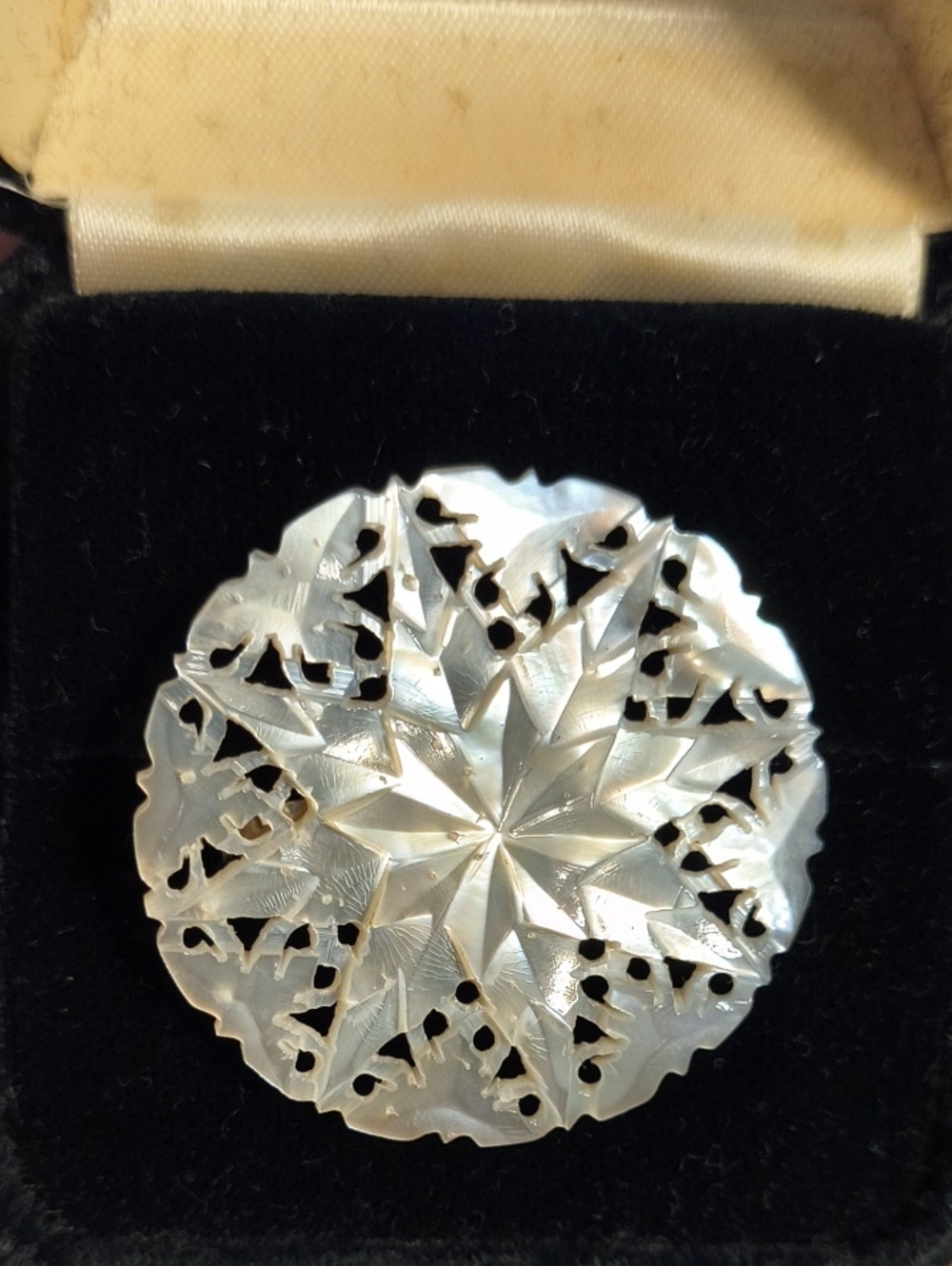 Mother of Pearl Star Of Bethlehem Brooch - White Vintage GUC.